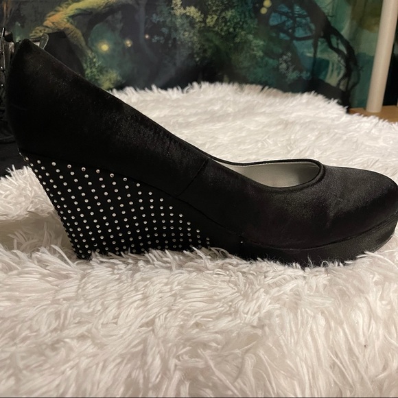 B.F.T by Barefoot Tess Black Sequin Wedges Size 14M - Picture 4 of 6